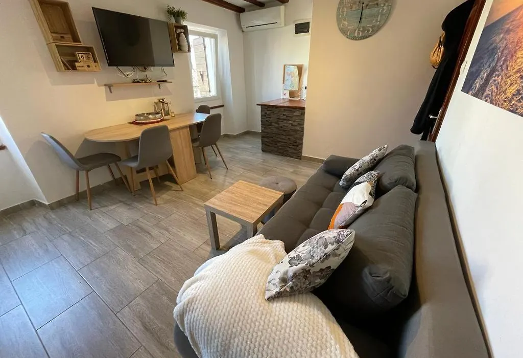 Apartment Many-1