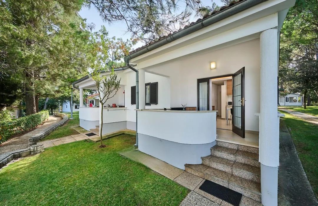 Apartments Galijot Plava Laguna-1