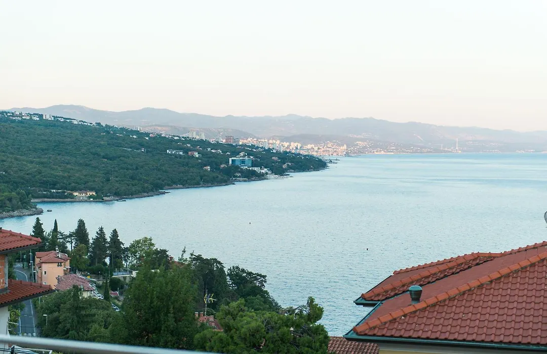 Premium Apartment With Beautiful Sea View, Short Walk To The Sea-1
