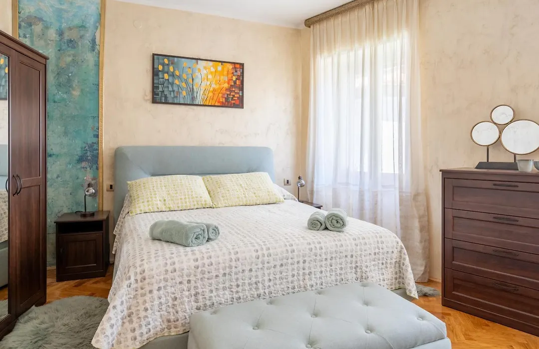 Central Apartments Circolo-1