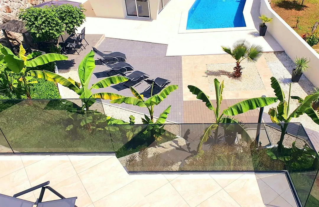 Penthouse Jacuzzi & Pool Luxury Apartments-1