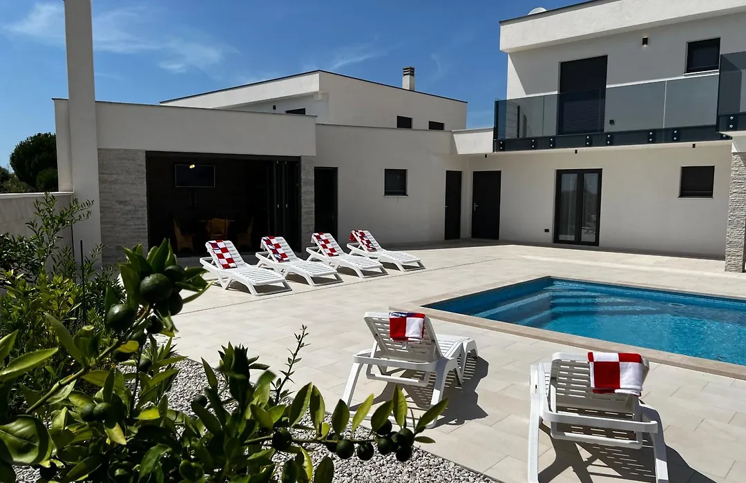 Villa Mare - Modern Villa With Swimming Pool And Jacuzzi-1