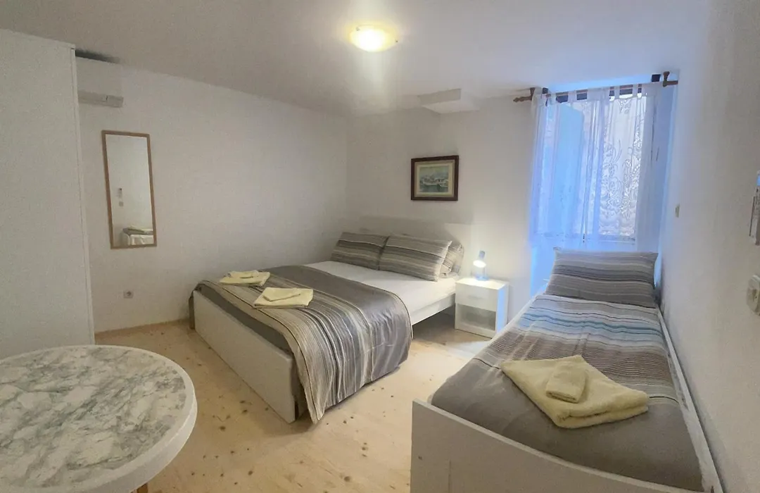 Boutique House Djak-1