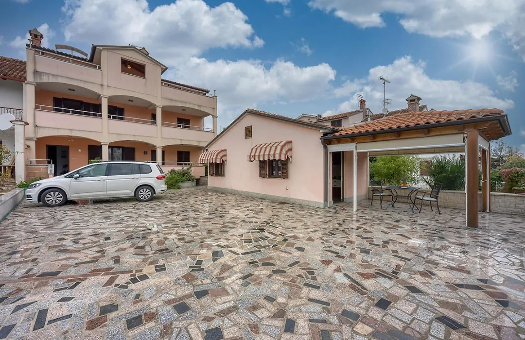 Apartments Folo-1