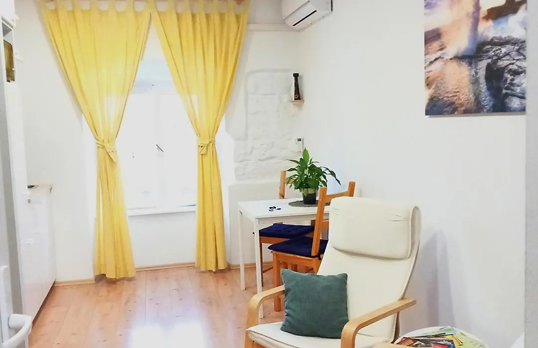 Studio Apartman "Nicole"-1