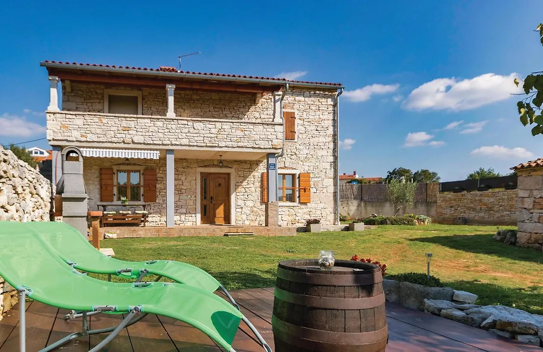Awesome Apartment In Fazana With Wifi-1