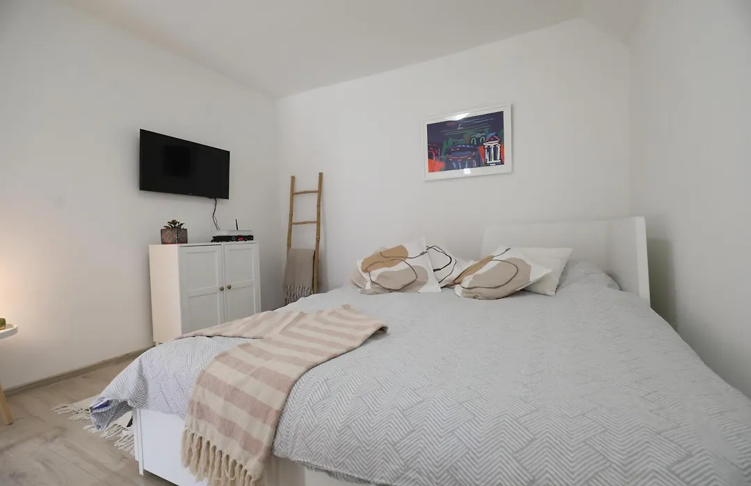 Apartment Mir-1