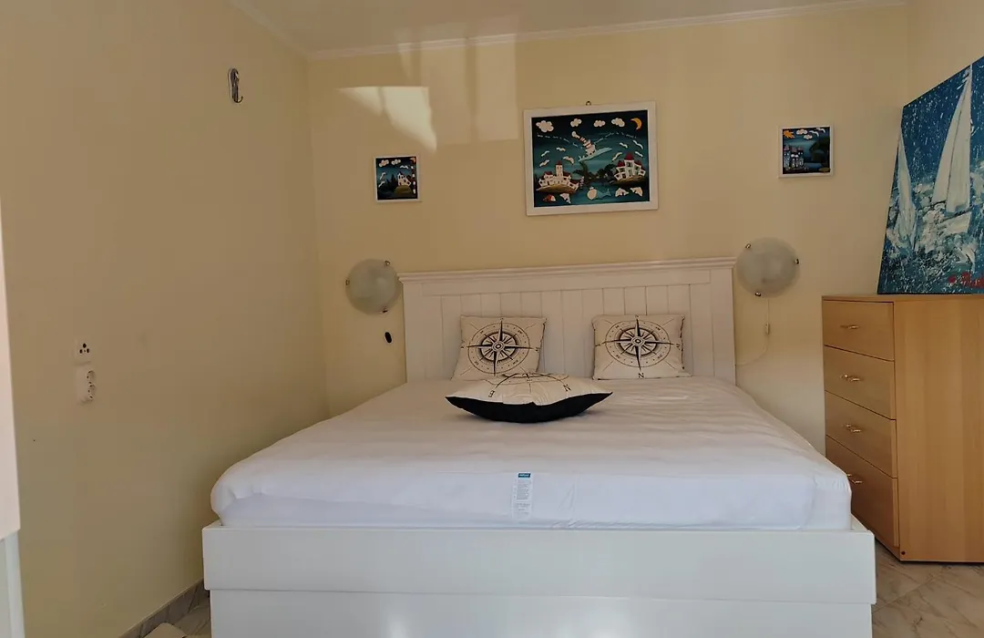 Green Garden Apartment-1