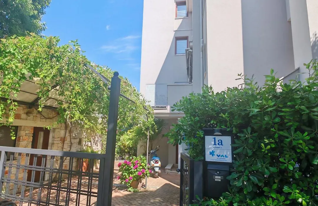 Apartments Val-1