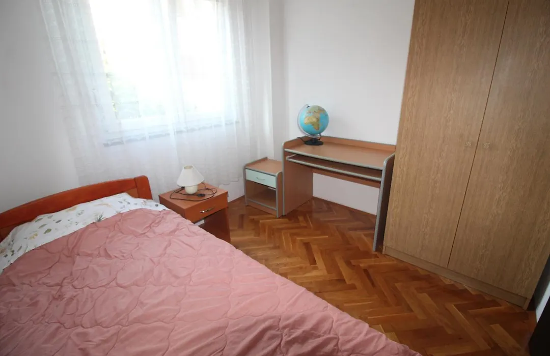 Apartment Razum-1