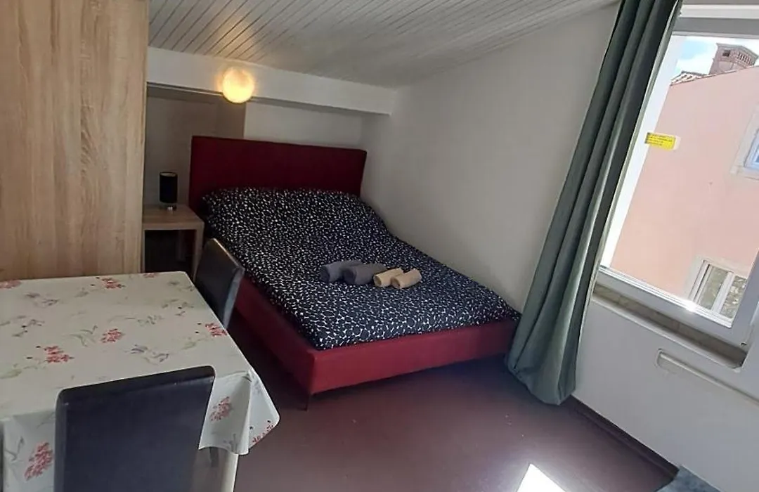 Roman Arch- Low Budget Doublebed Room In Top Center-1