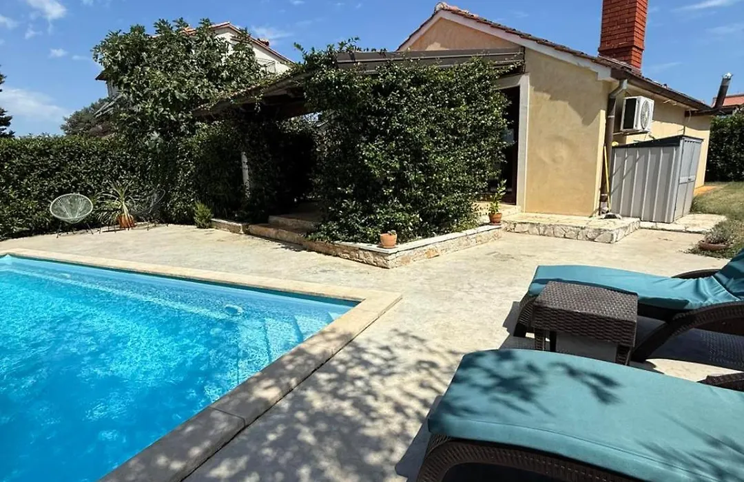 Rustic House With Private Swimming Pool-1
