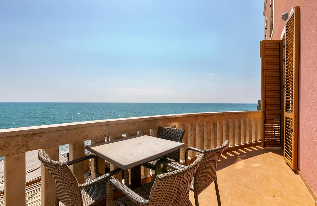 Rotonda Inn Novigrad-1