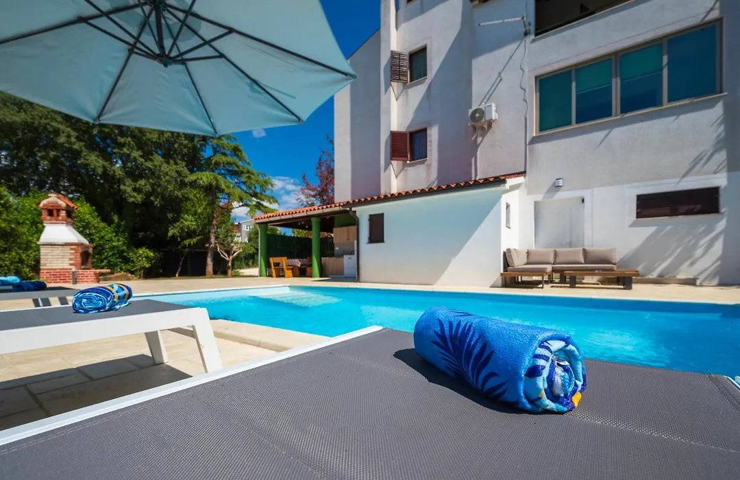 Moonvidal Residence With Big Private Swimming Pool And Free Parking-1