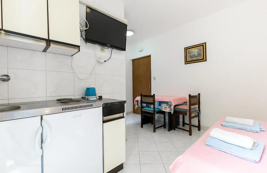 Apartments Pino Rabac-1