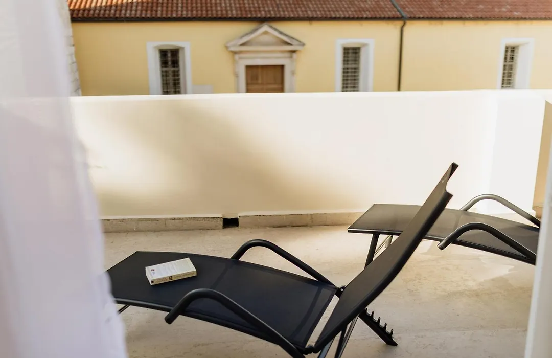 Villa Bionda Beachfront Apartments, Old Town Novigrad-1