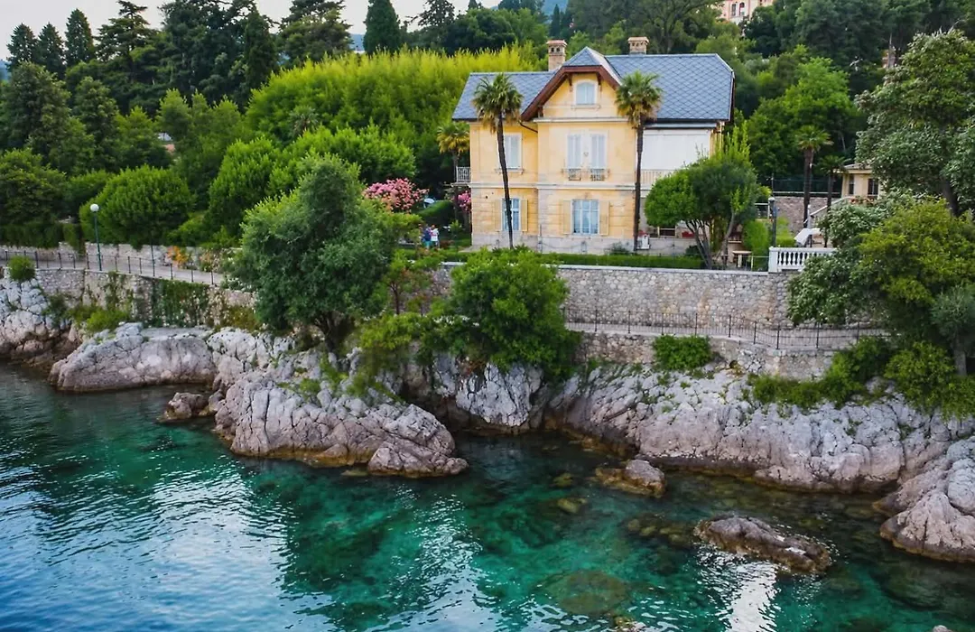 Villa By The Sea-1