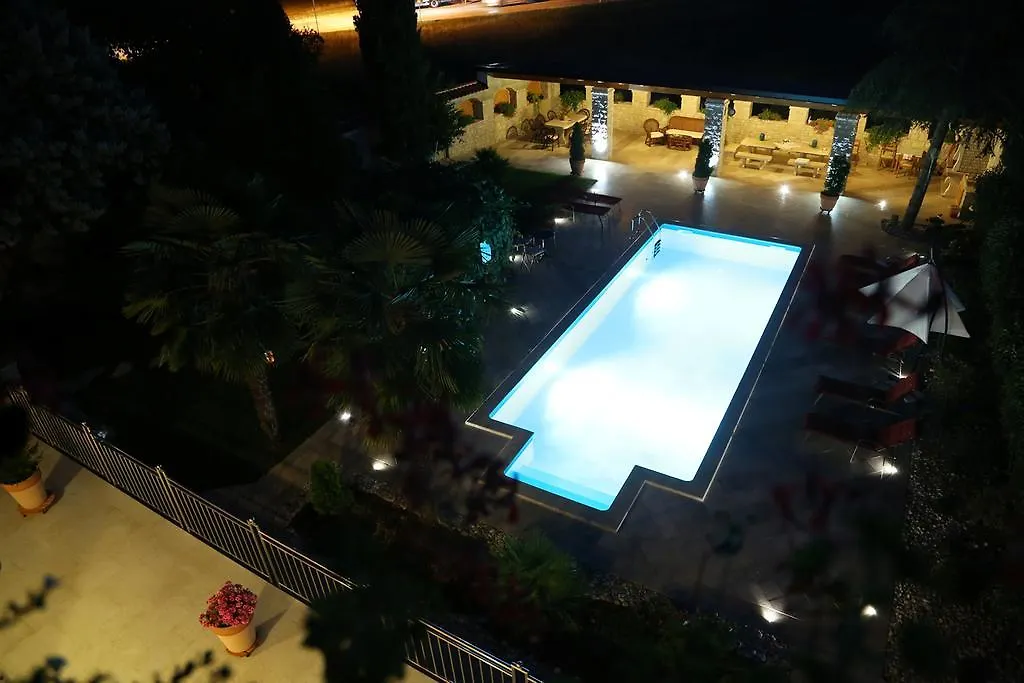 Apartments Max-1