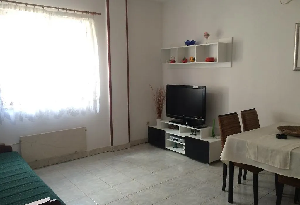 House Dina-1