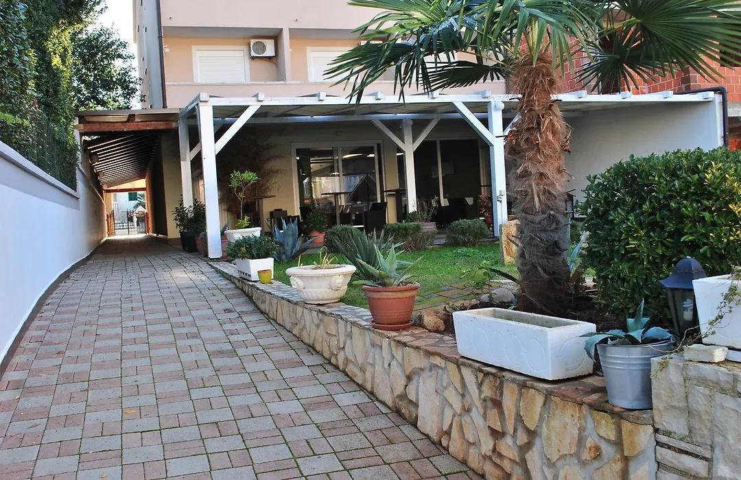 Promenade-1