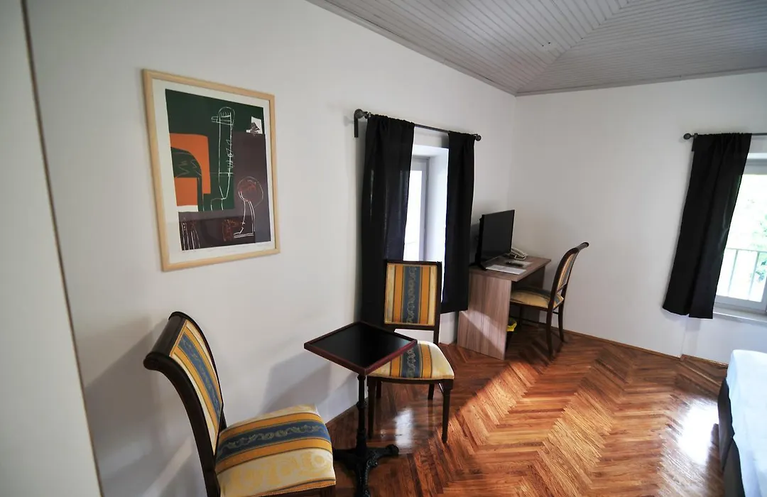 Hotel Villa Laurel-1