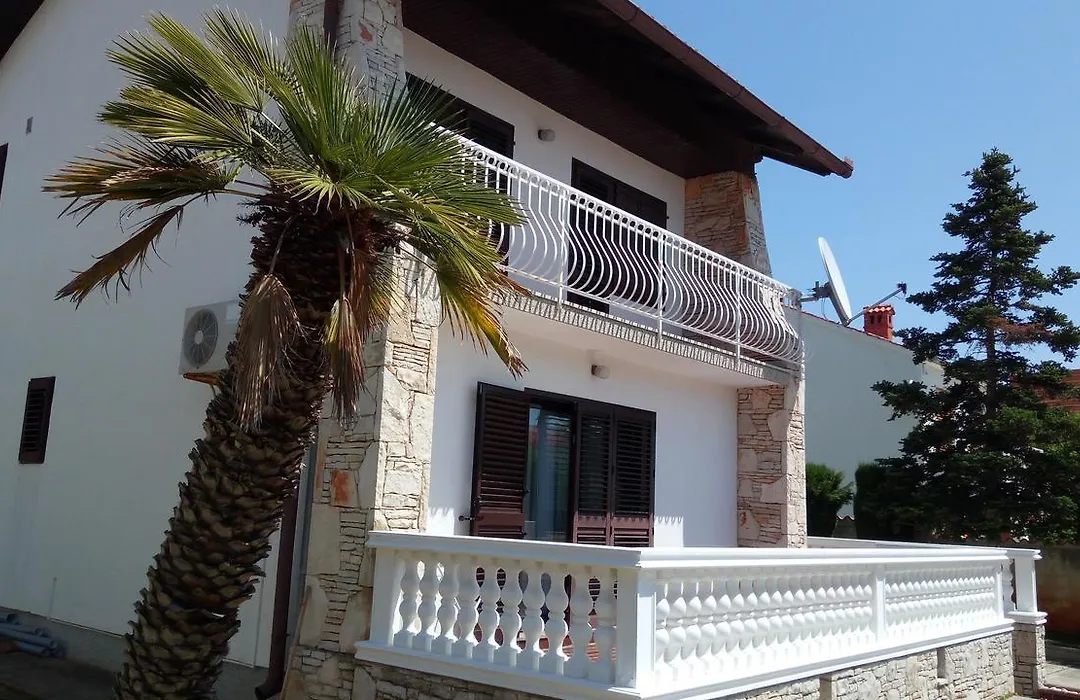 Villa Leona-1
