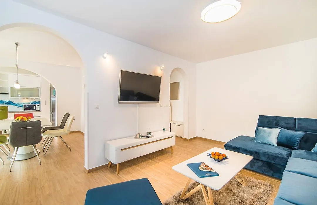 Vera Luxury-1