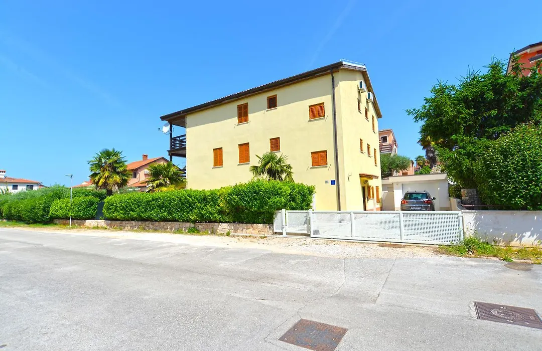 Apartments And Rooms Novigrad 1624-1