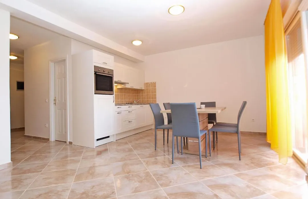 Apartments Antun 1237-1