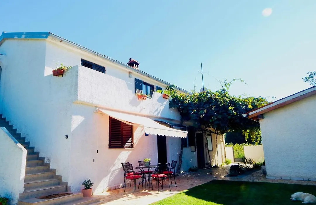Lovley Rural Apartment With Garden-1
