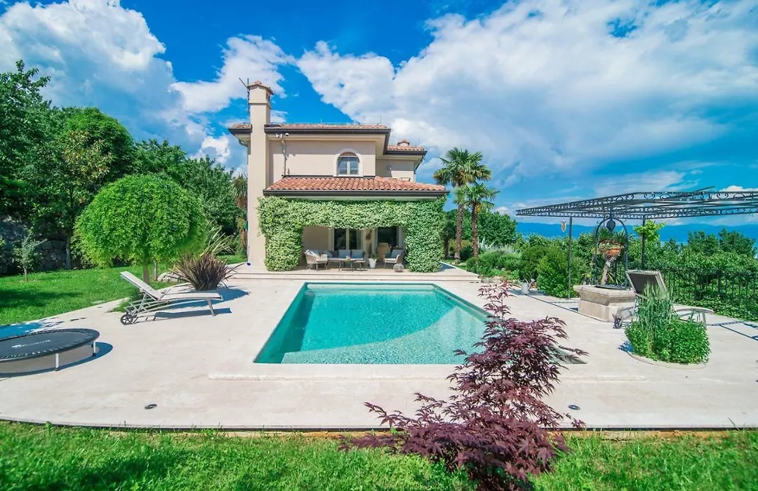 Studio Apartment in Villa Arta-1
