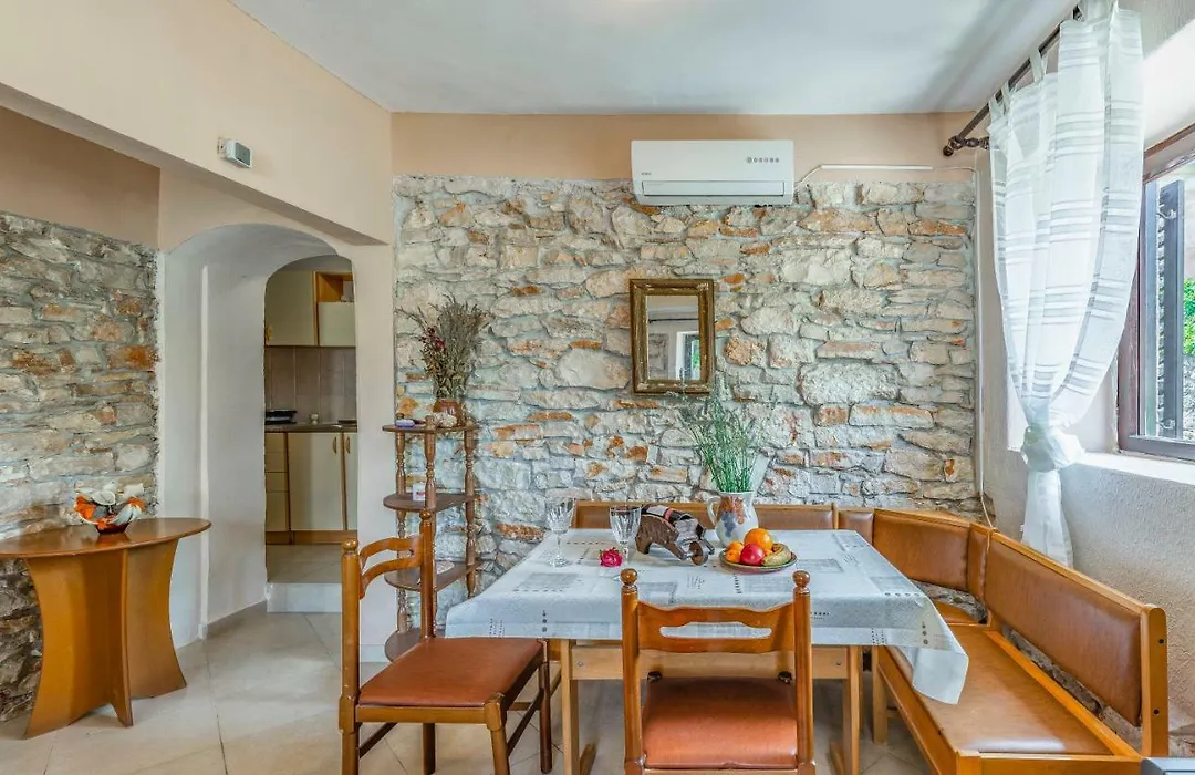 Stone House Histria-1