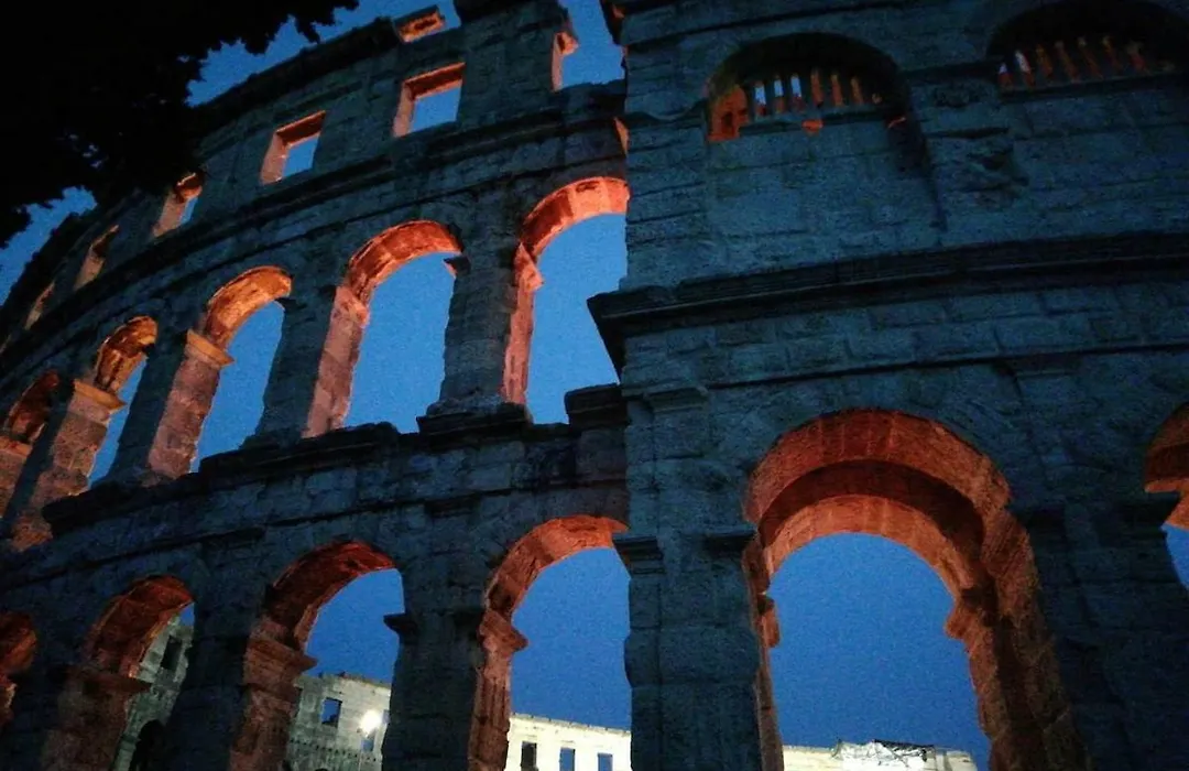 Apartment Albina - A Few Steps From Pula Amphitheatre-1