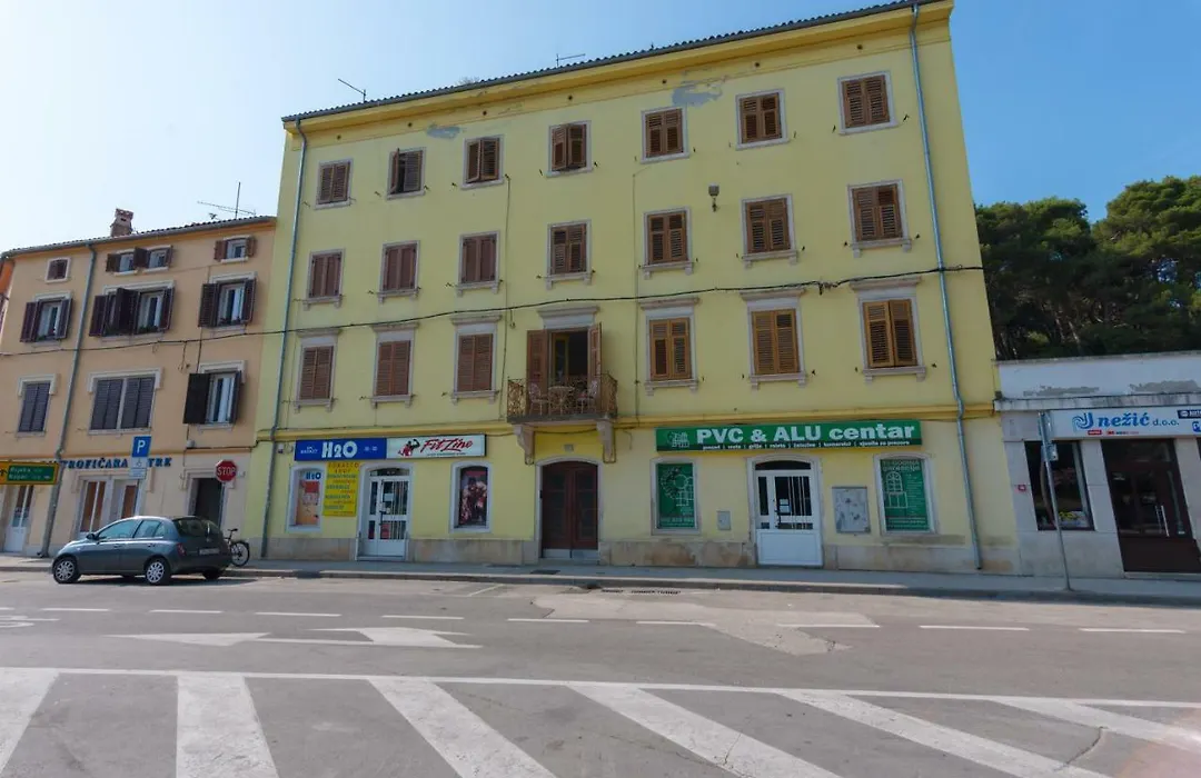 Affordable Apartment Near Amphiteatre-1