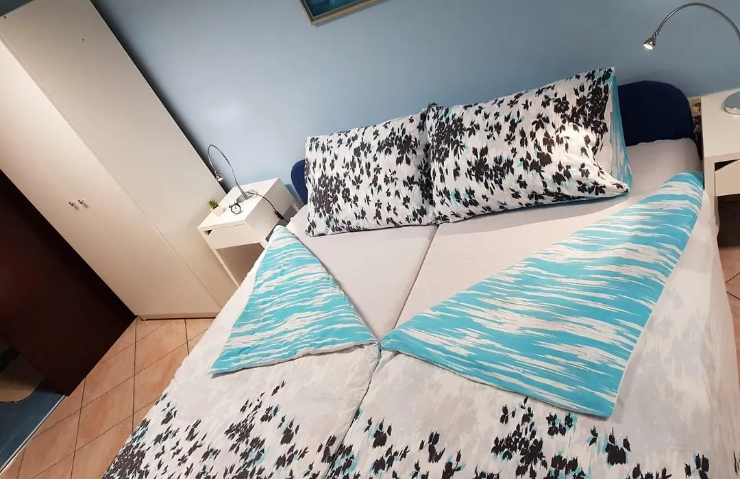 L&M Room-1