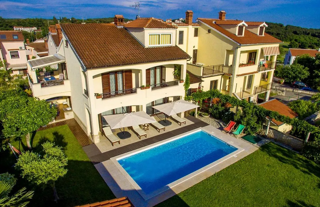 Premium Central Apartments - With Pool-1