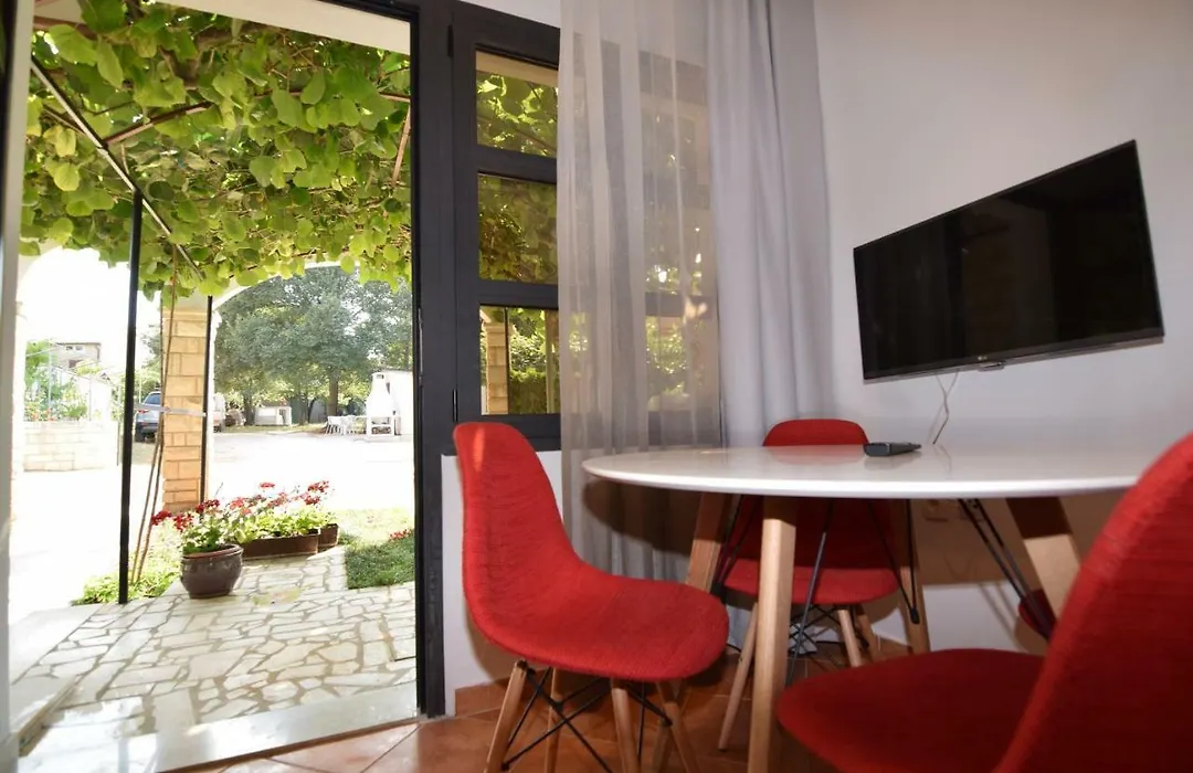 Apartments Pavic Valbandon-1