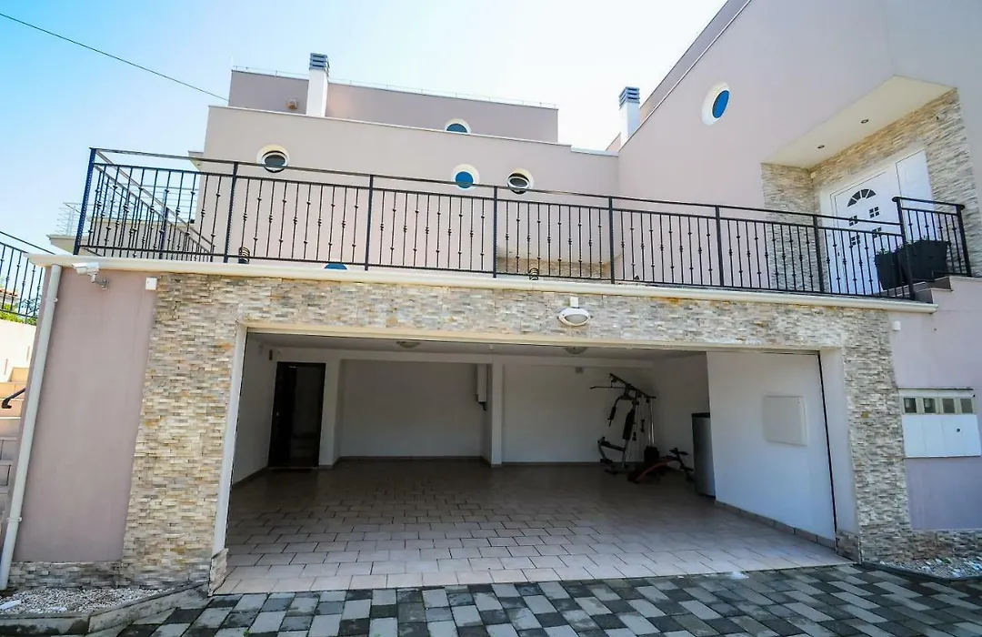 Villa Nicolle-1