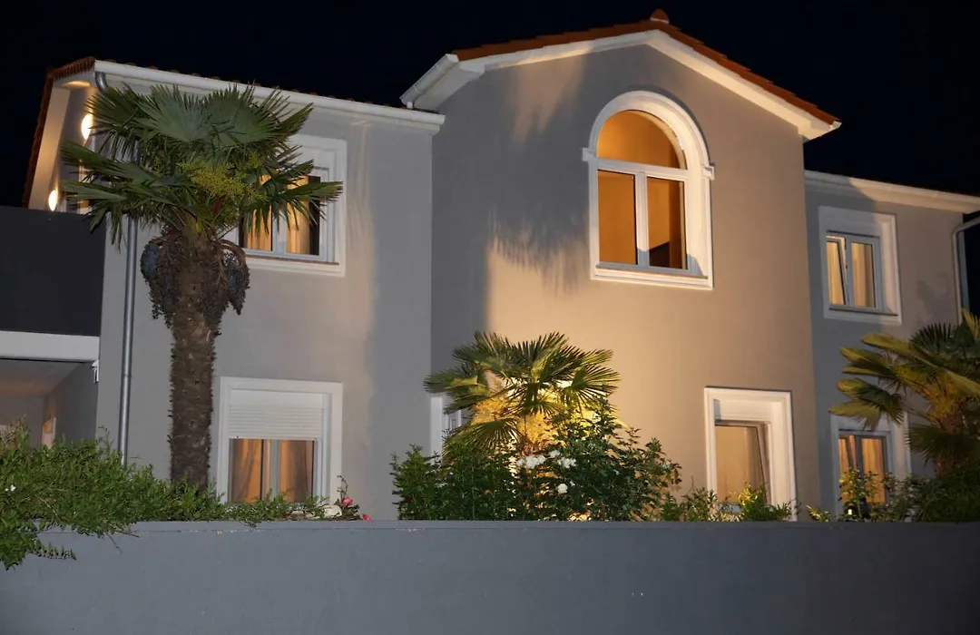Apartments Petar Pan-1