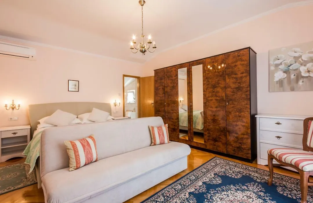 Rooms Vanda & Frane-1