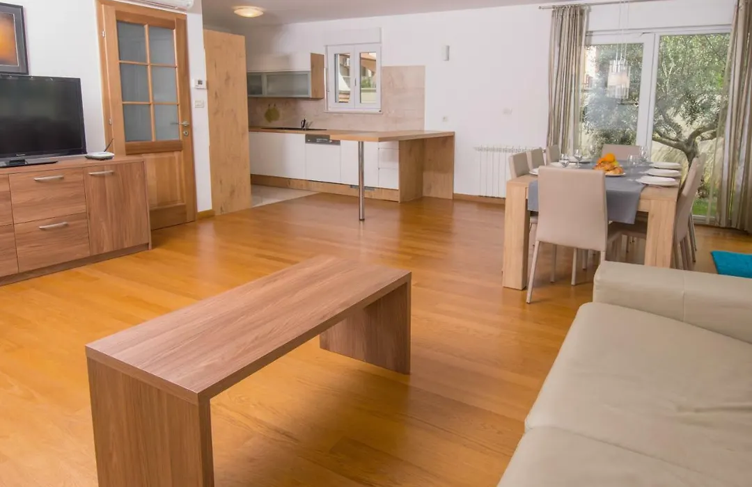 Deluxe Apartment With Private Pool - 100M From The Sea-1