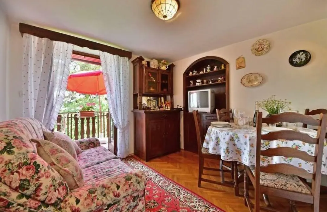 Comfy And Warm Ap With Balcony Surrounded With Beautiful Nature-1