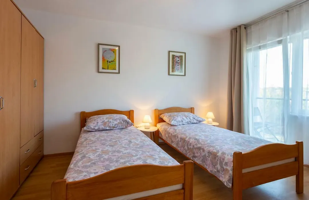 Apartment Anna With Free Private Parking-1