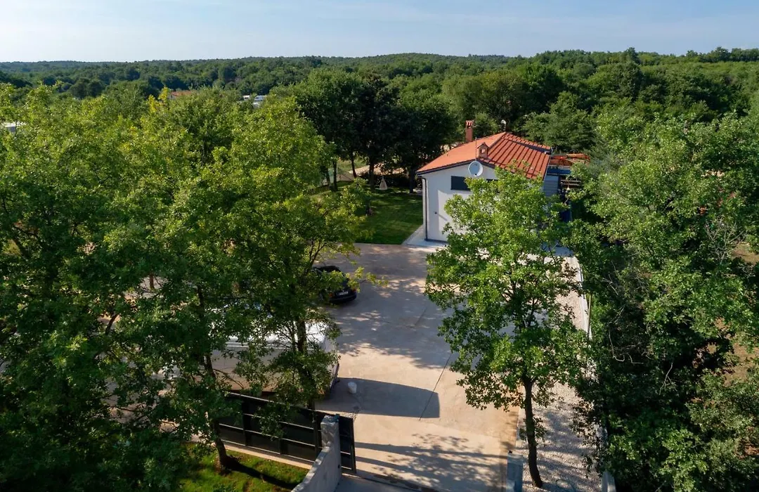 Quercus Apartments - Peace & Nature By The Bike Trail-1