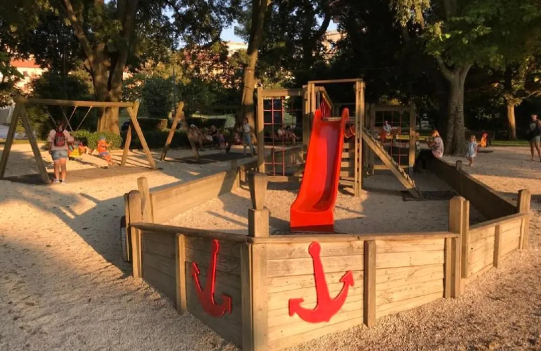 Pietas Iulia-1