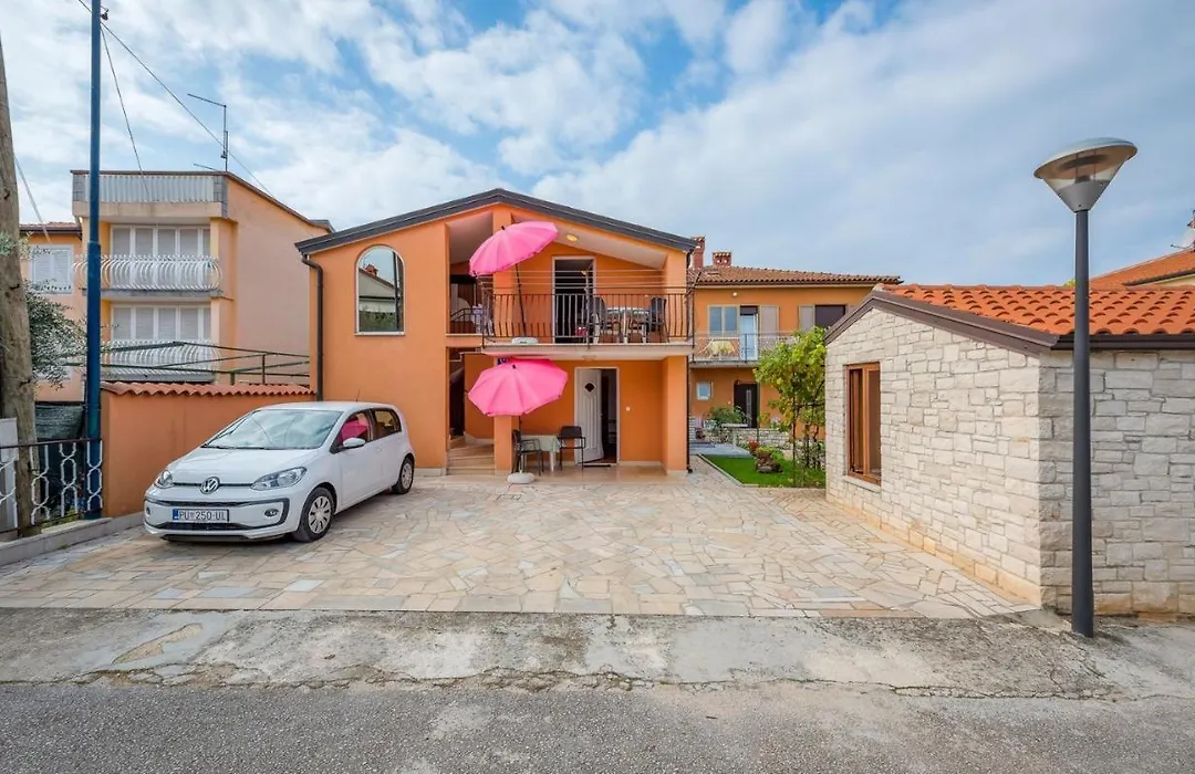Aleks 3 House With Apartments-1