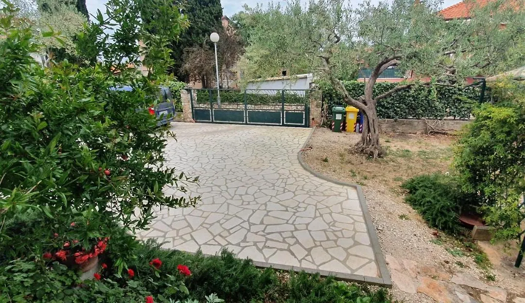 Cecillia Mare Apartments-1