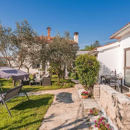 Wine Garden Holiday Home-3