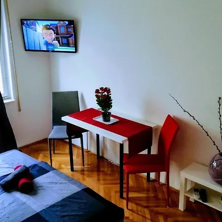 Pula Center Old Town Apartments And Rooms-2