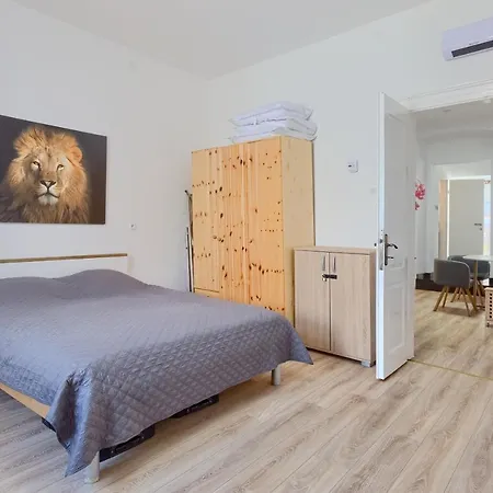 Large Apartment In City Centre Pula!-2